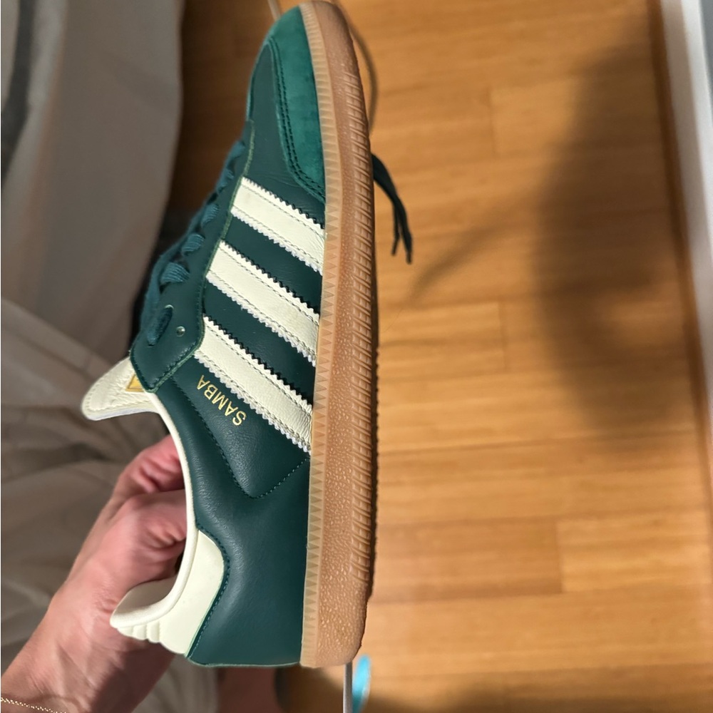 💚 BUY ME 💚 Samba OG sneakers. Fits like a women’s size 9